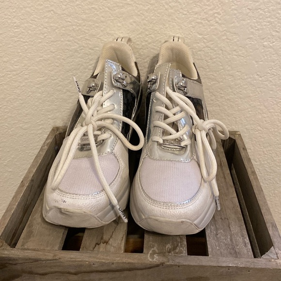 DKNY Sneakers - Picture 1 of 5